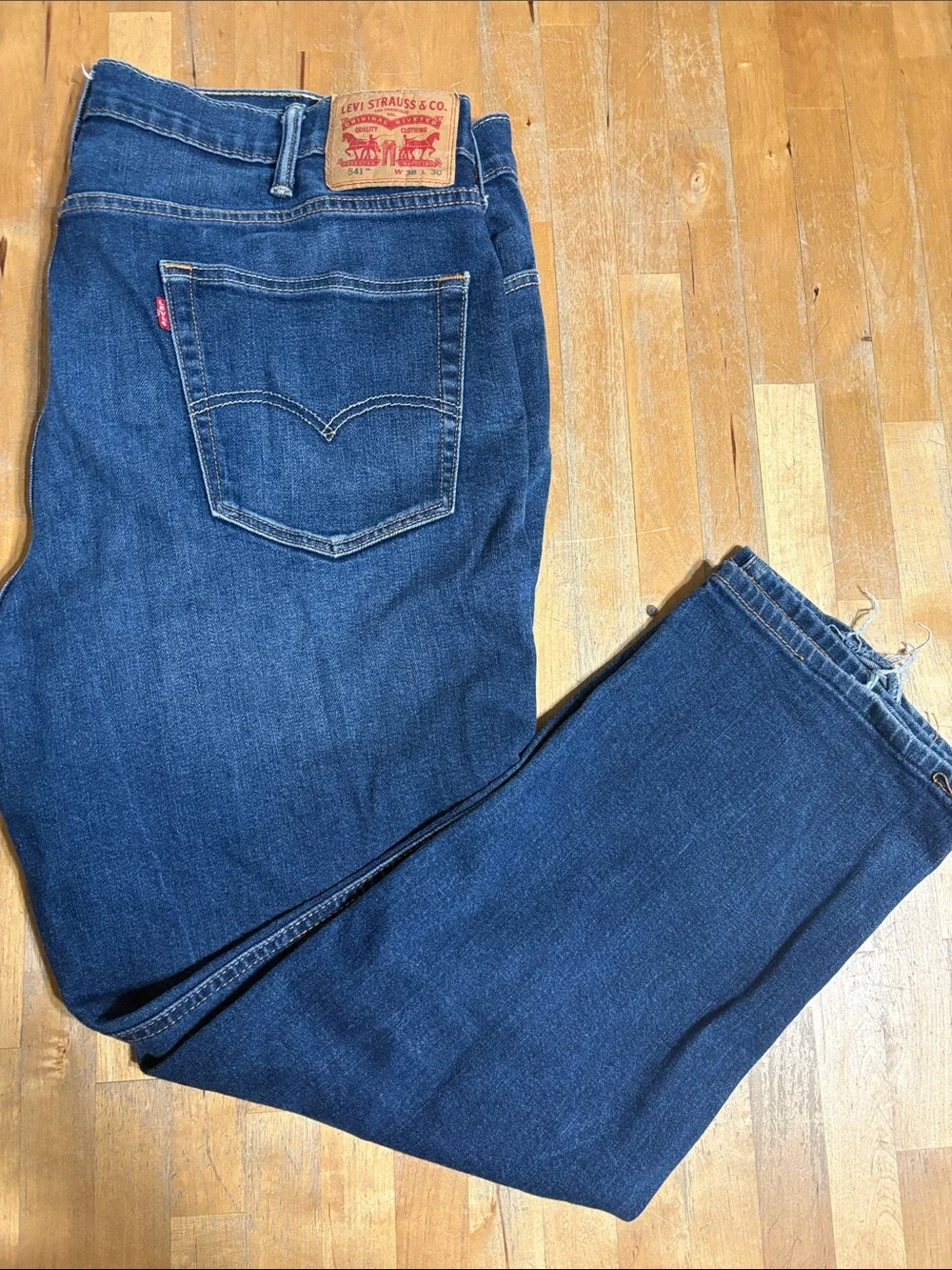 Levi's Men's 541 Athletic fit Jeans - Picture 1 of 10